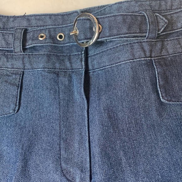 Larry Levine Petite Stretch Denim Capris. Size 4P. EUC. Faux pockets. Cute belt - Picture 2 of 8